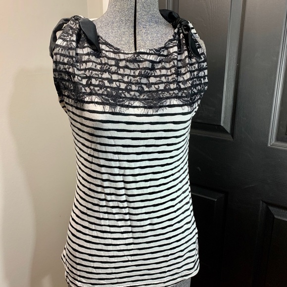 Charlotte Russe Tops - Lace and bows accent tank